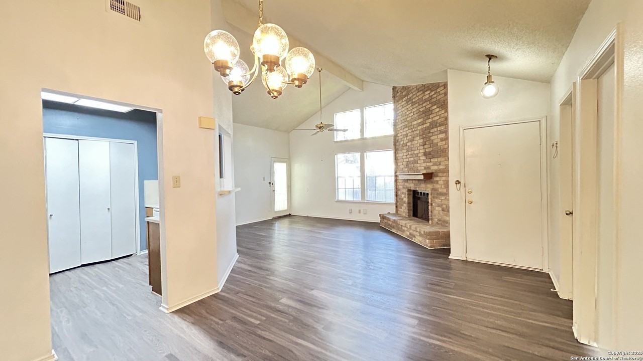 9557 Coolbrook - Photo 7 of 31