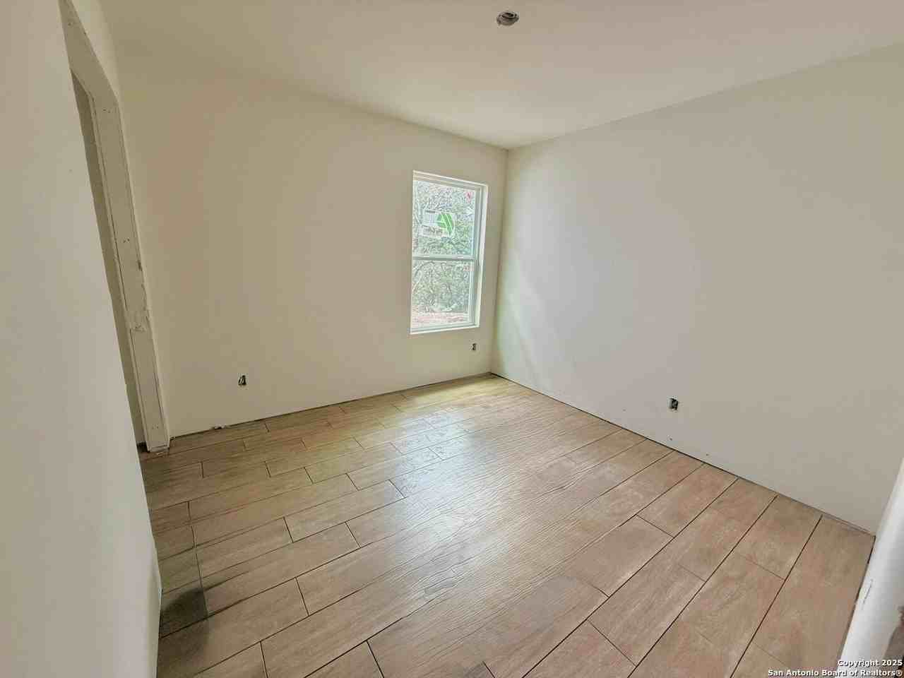 709 Burr Oak Ln - Photo 6 of 13