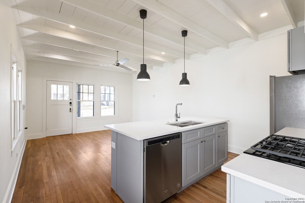 911 Mesquite Street - Photo 5 of 11