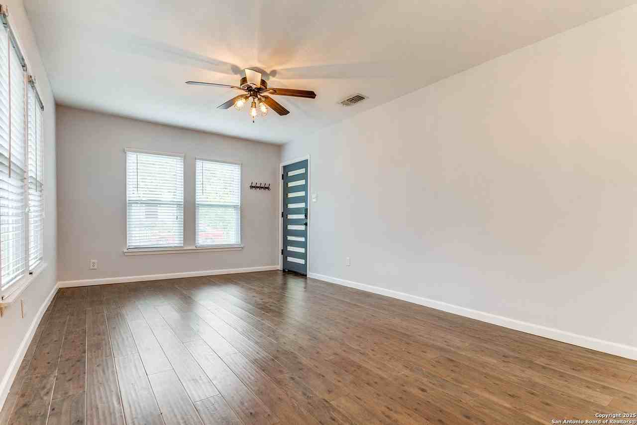 326 Simon - Photo 3 of 20