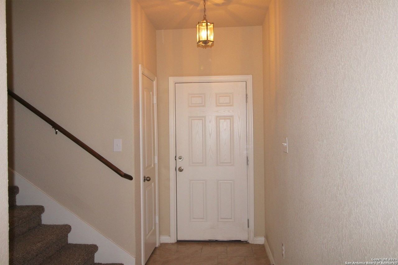 9118 Hogarten Park - Photo 2 of 26
