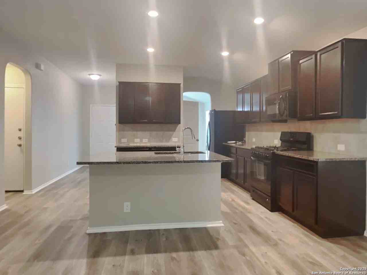 8119 Sleepy Brk - Photo 4 of 16