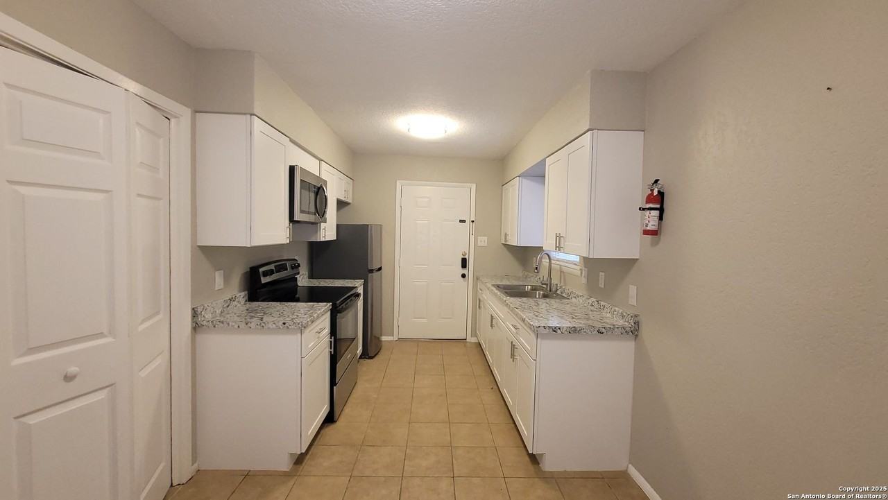 516 Gentleman Rd Apt 3 #3 - Photo 4 of 14