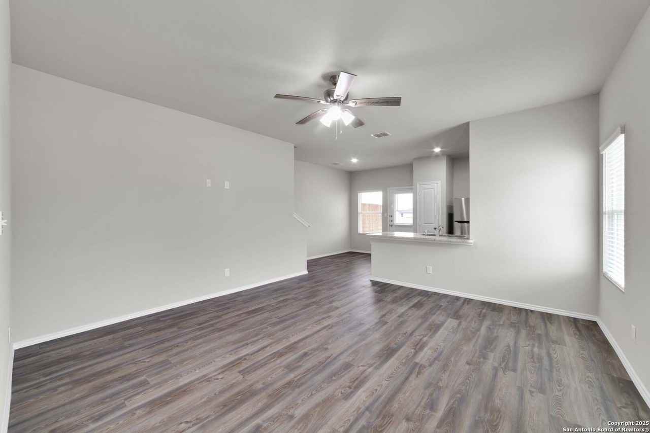 129 Marigold Street - Photo 4 of 18