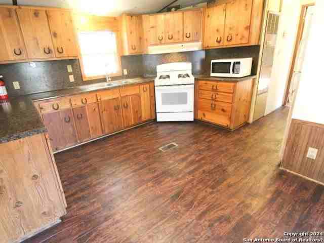 100 Hunter Road - Photo 7 of 39