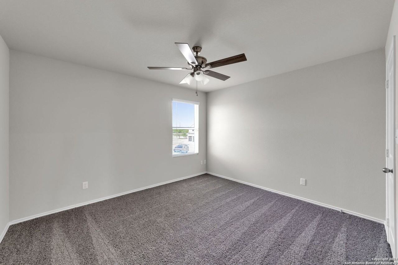 180 Stefan Est - Photo 7 of 23