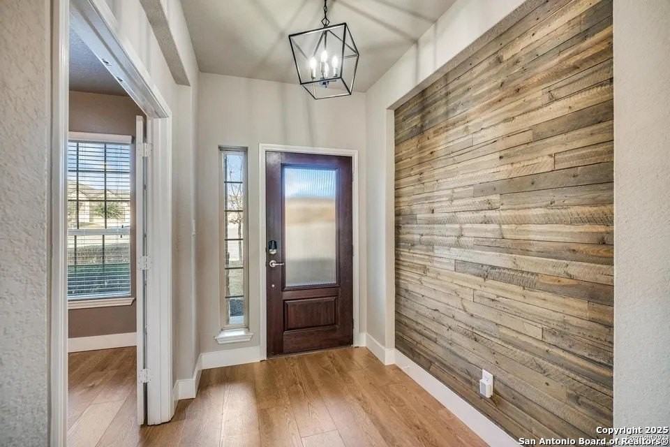 5610 Haven Way - Photo 4 of 33