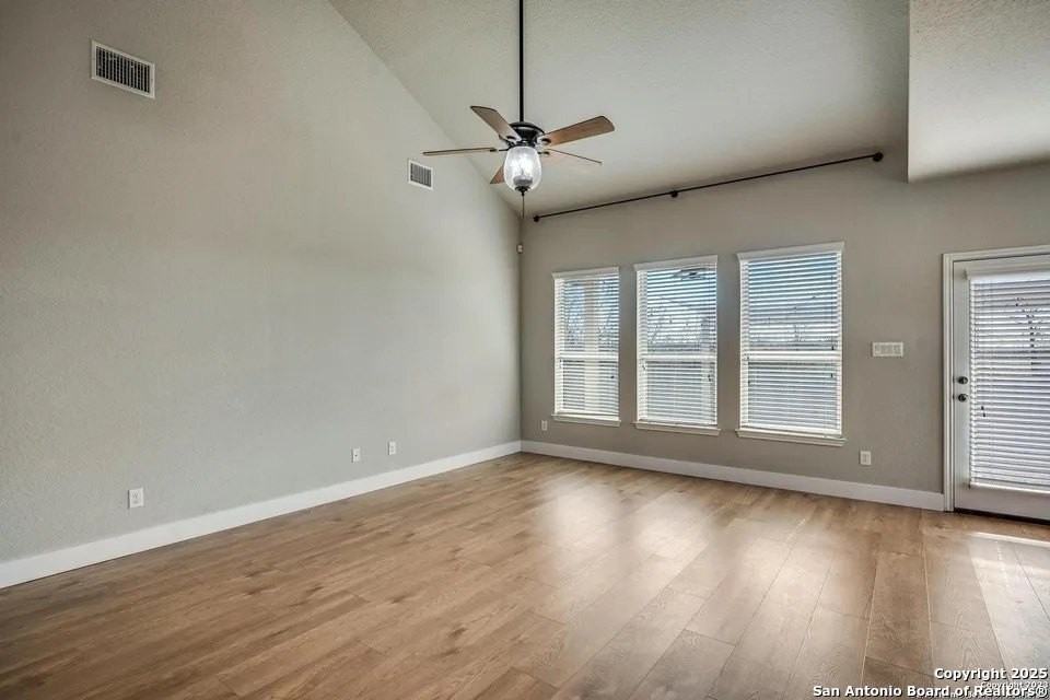 5610 Haven Way - Photo 7 of 33