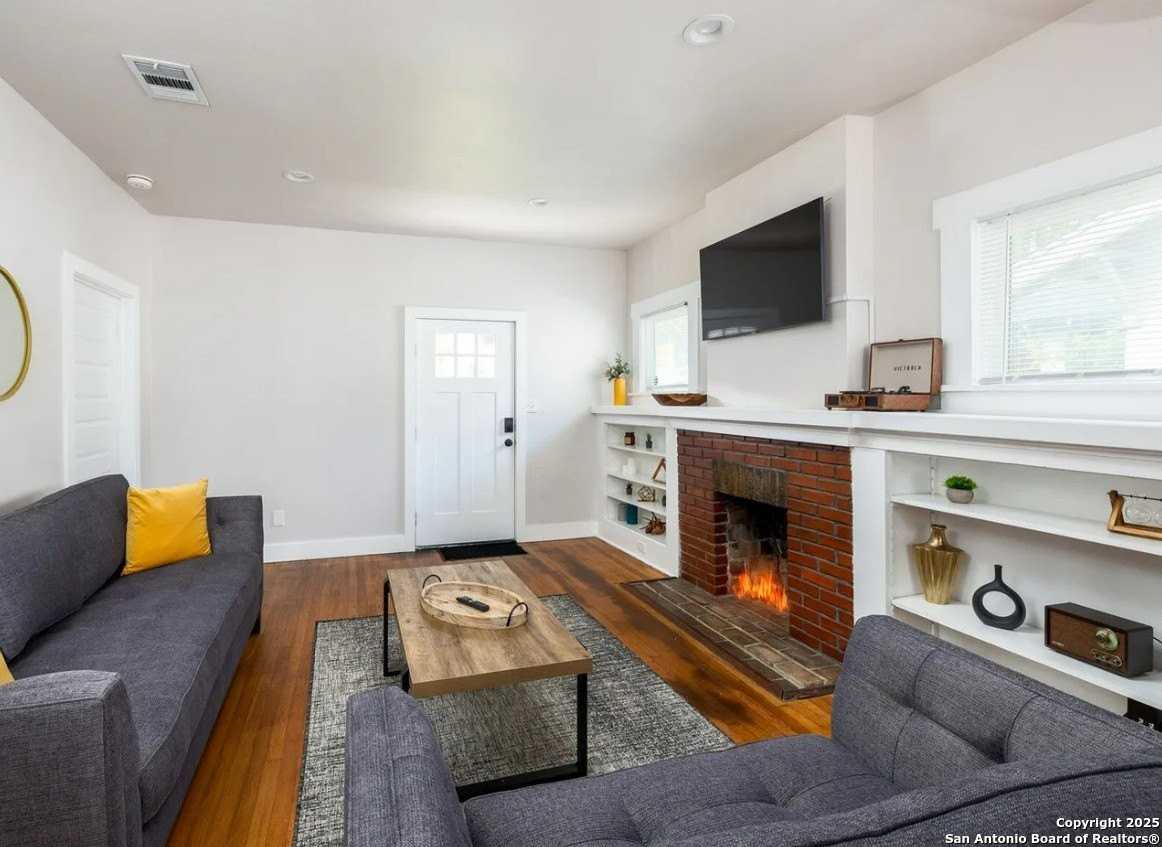 451 E French Pl - Photo 7 of 24