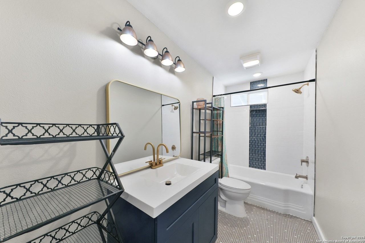 315 W Norwood Ct Unit 1 #1 - Photo 7 of 28