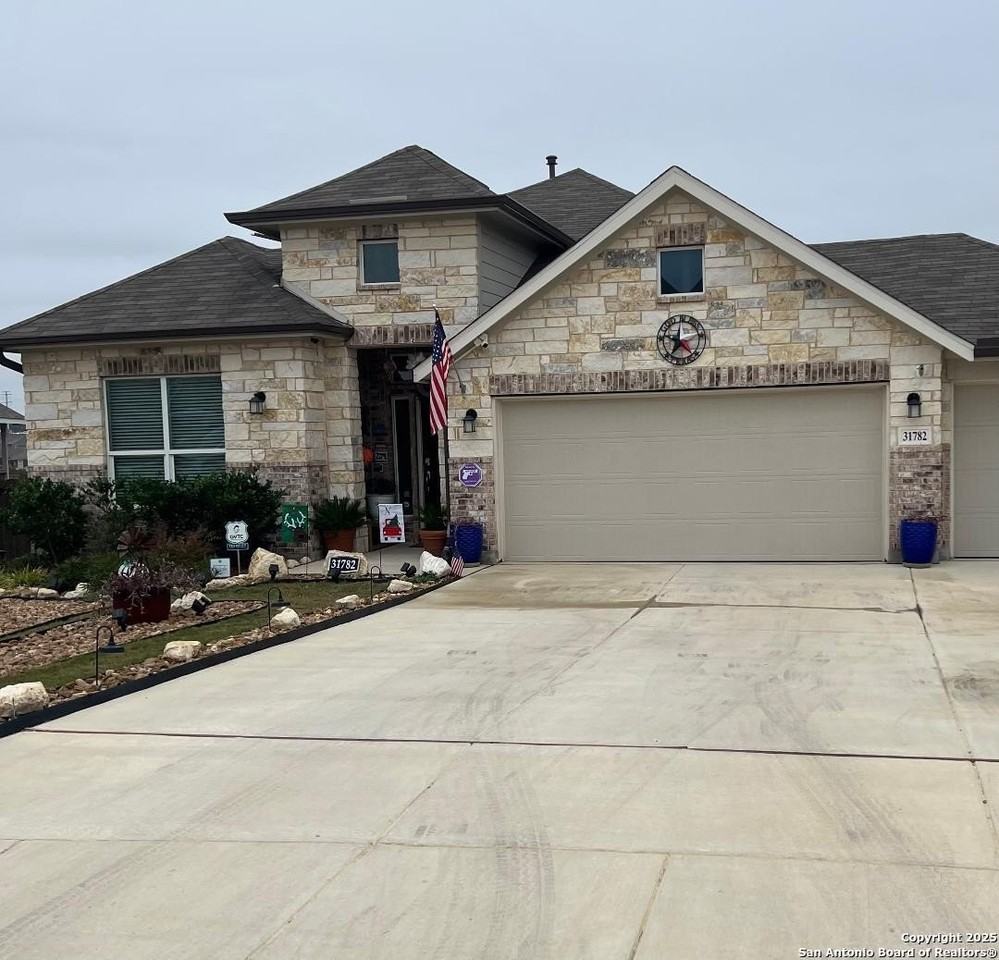 31782 Nimbus Dr - Photo 2 of 12