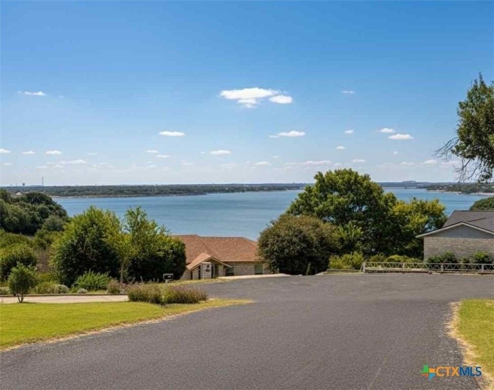 7255 Woodlake Cir - Photo 2 of 21