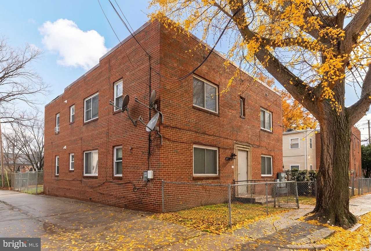 3207 11th Place Southeast #3 - Photo 3 of 36