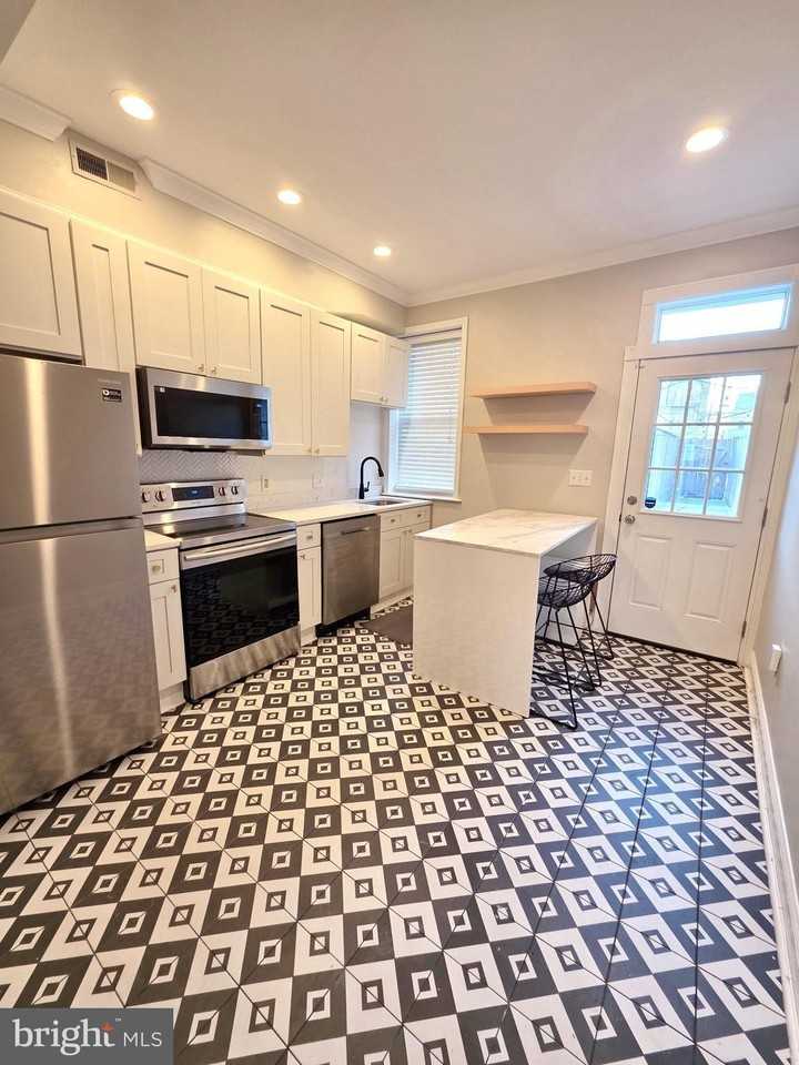 1209 Florida Avenue Northeast - Photo 5 of 21