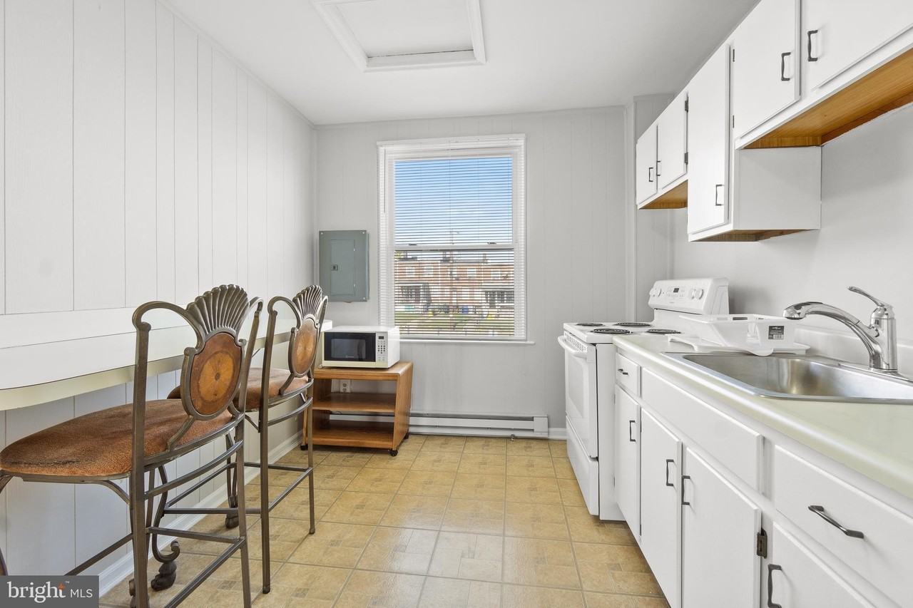 3572 Juneway Unit 2 #2 - Photo 6 of 21