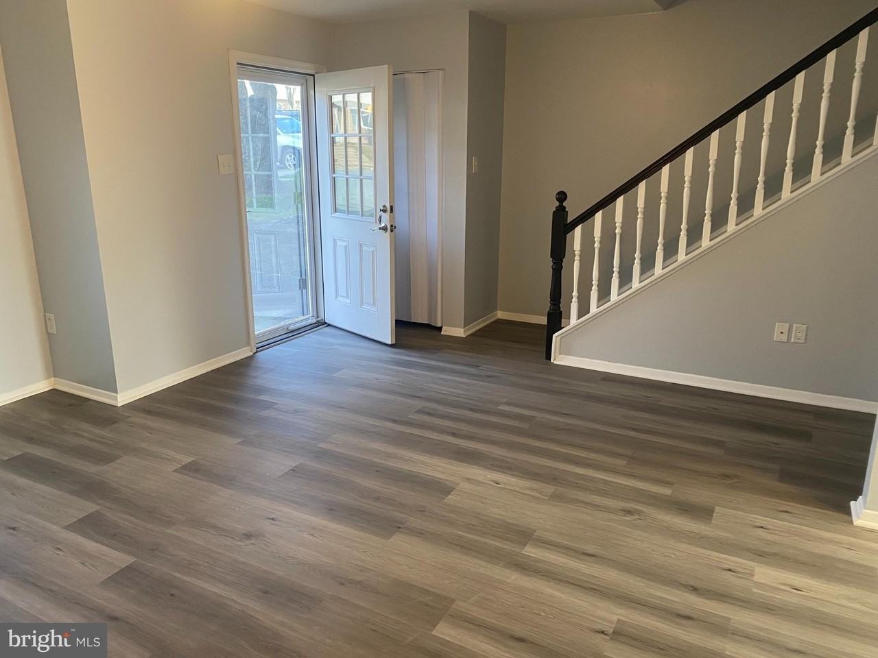 4313 White Oak Court #4313 - Photo 3 of 22