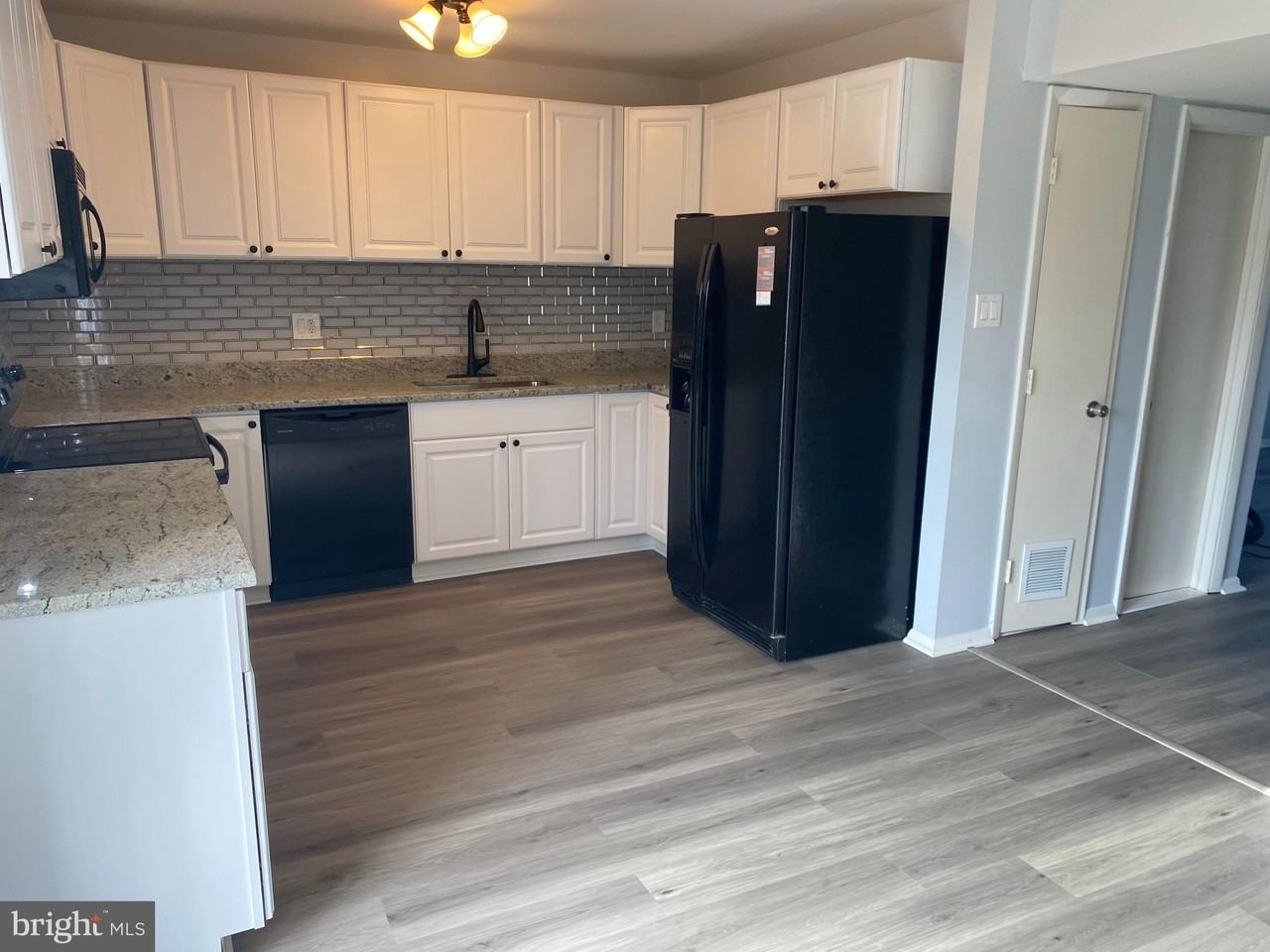 4313 White Oak Court #4313 - Photo 6 of 22