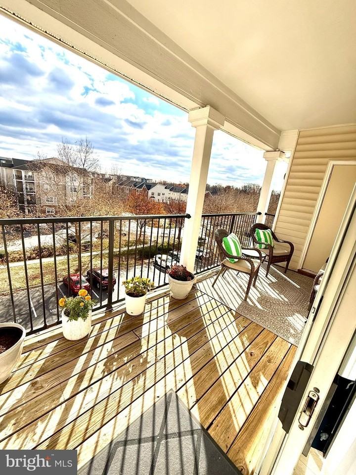 19623 Galway Bay Circle #401 - Photo 7 of 11