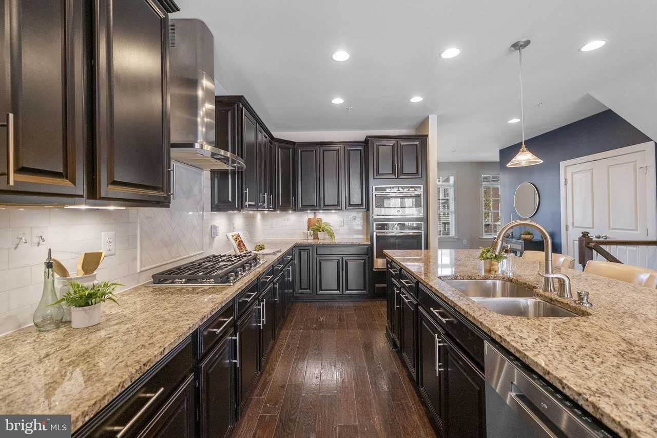 5313 Stream Bank Ln - Photo 5 of 46