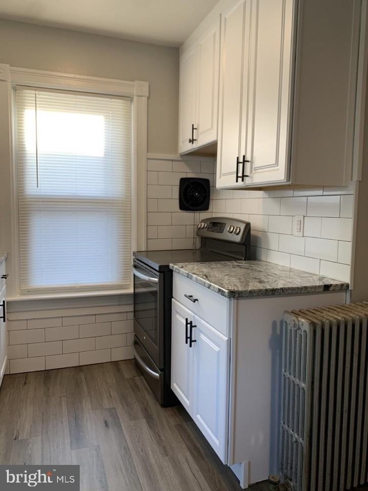 512 Third Street #2 - Photo 3 of 11