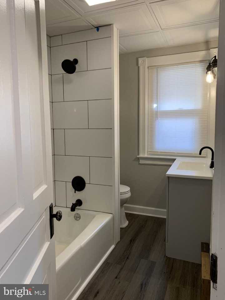 512 Third Street #2 - Photo 4 of 11