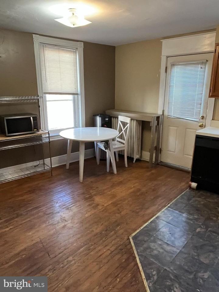 615 615 WEST Avenue unit: 2Nd Floor #2ndFL - Photo 2 of 8