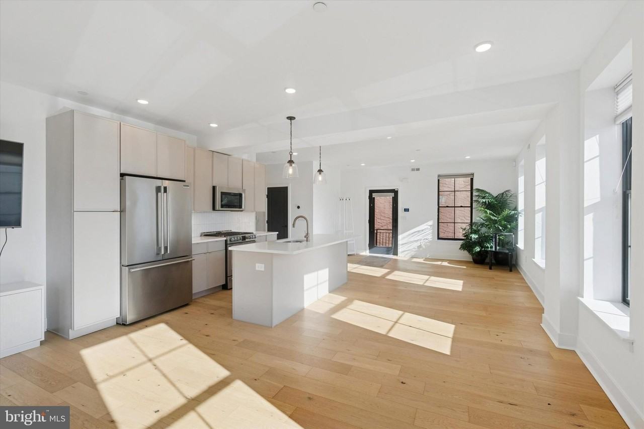 2141 East Hagert Street #B - Photo 4 of 27