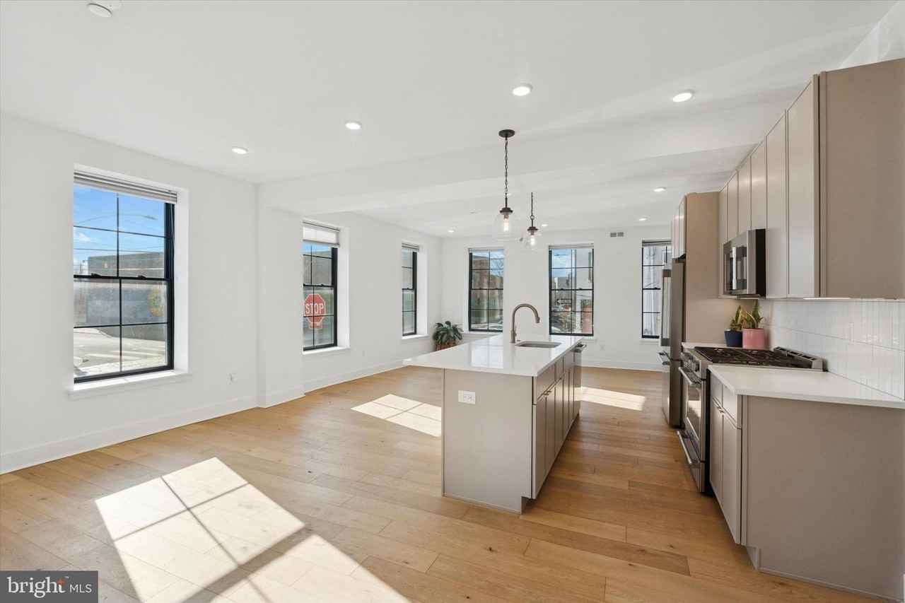 2141 East Hagert Street #B - Photo 6 of 27