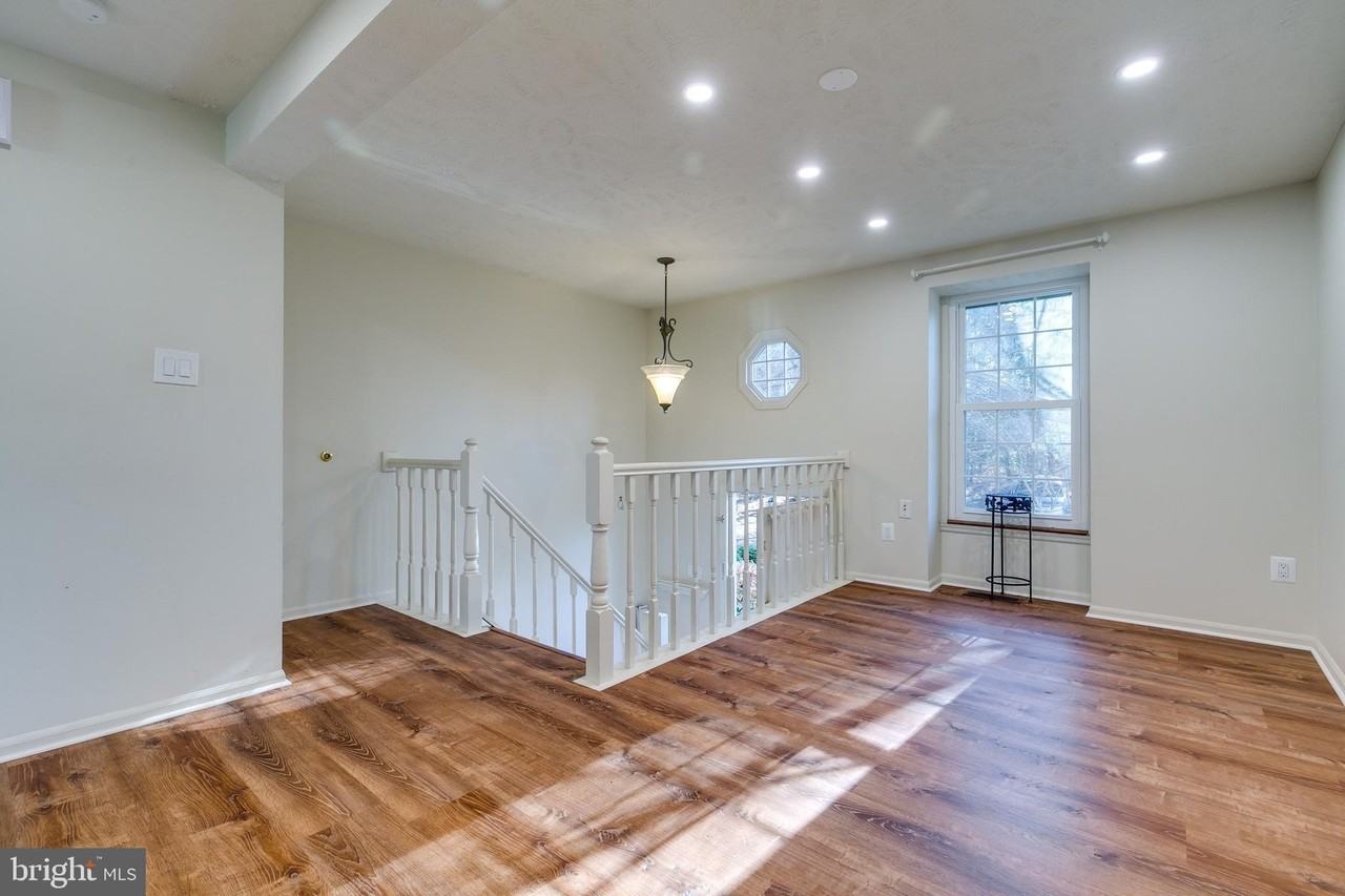 1589 Woodcrest Dr - Photo 4 of 29