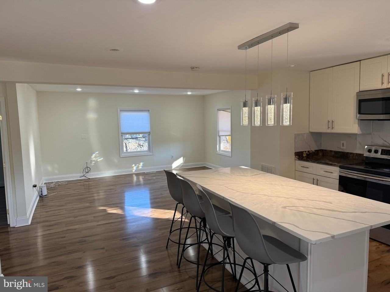 9300 Sanger St - Photo 2 of 22