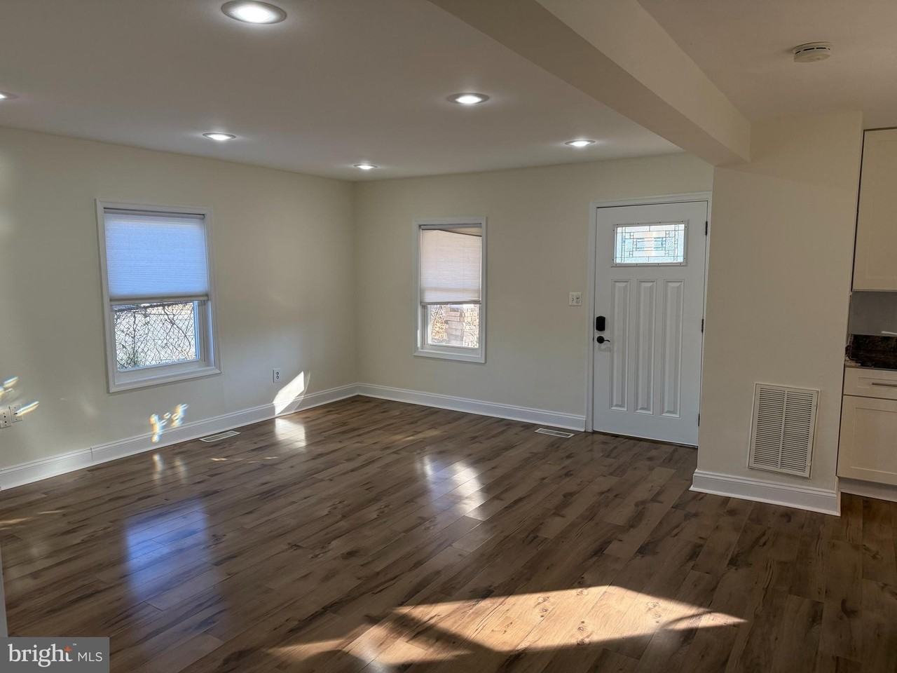 9300 Sanger St - Photo 3 of 22