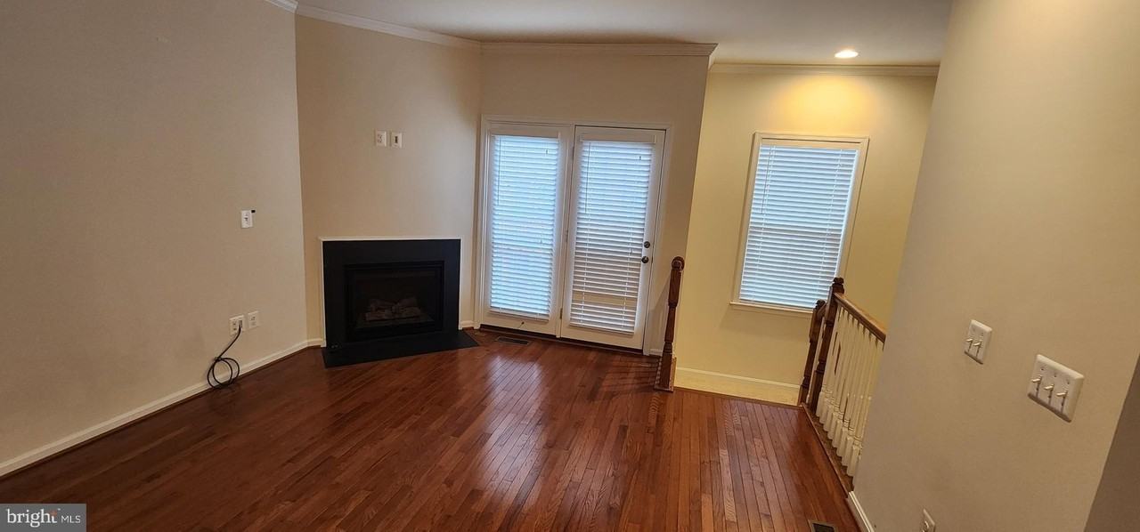 21764 Harroun Terrace - Photo 5 of 25