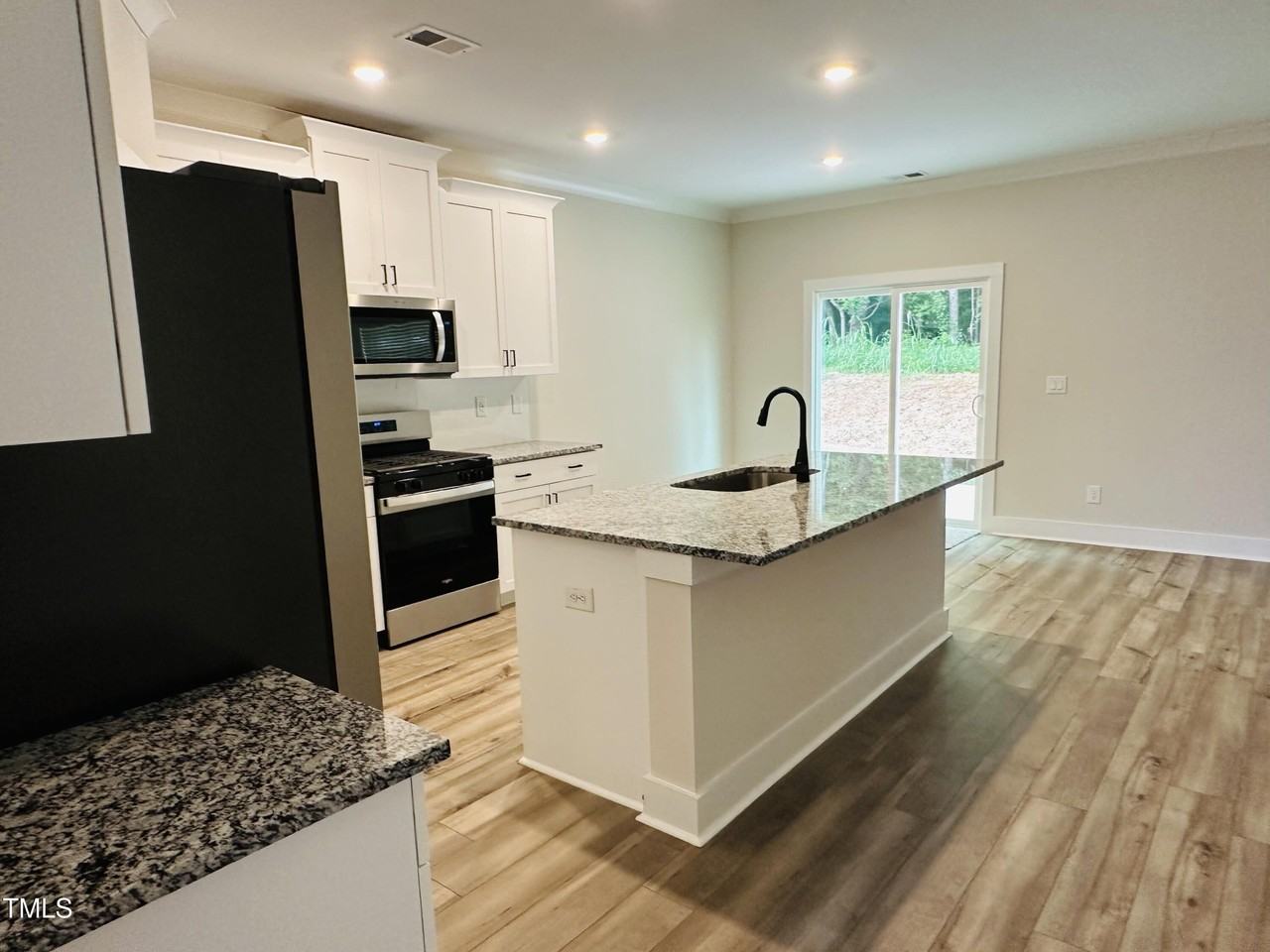 306 Shiloh Way - Photo 7 of 33