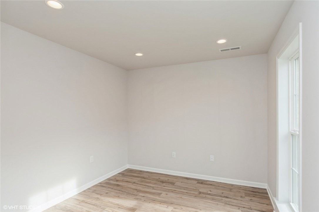 210 Gress Rd - Photo 6 of 38