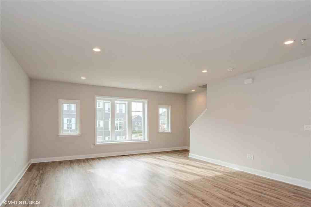 210 Gress Rd - Photo 7 of 38