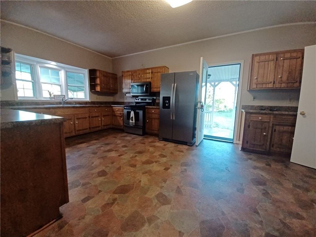 1251 S Oak St - Photo 3 of 20