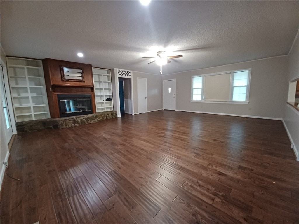 1251 S Oak St - Photo 5 of 20