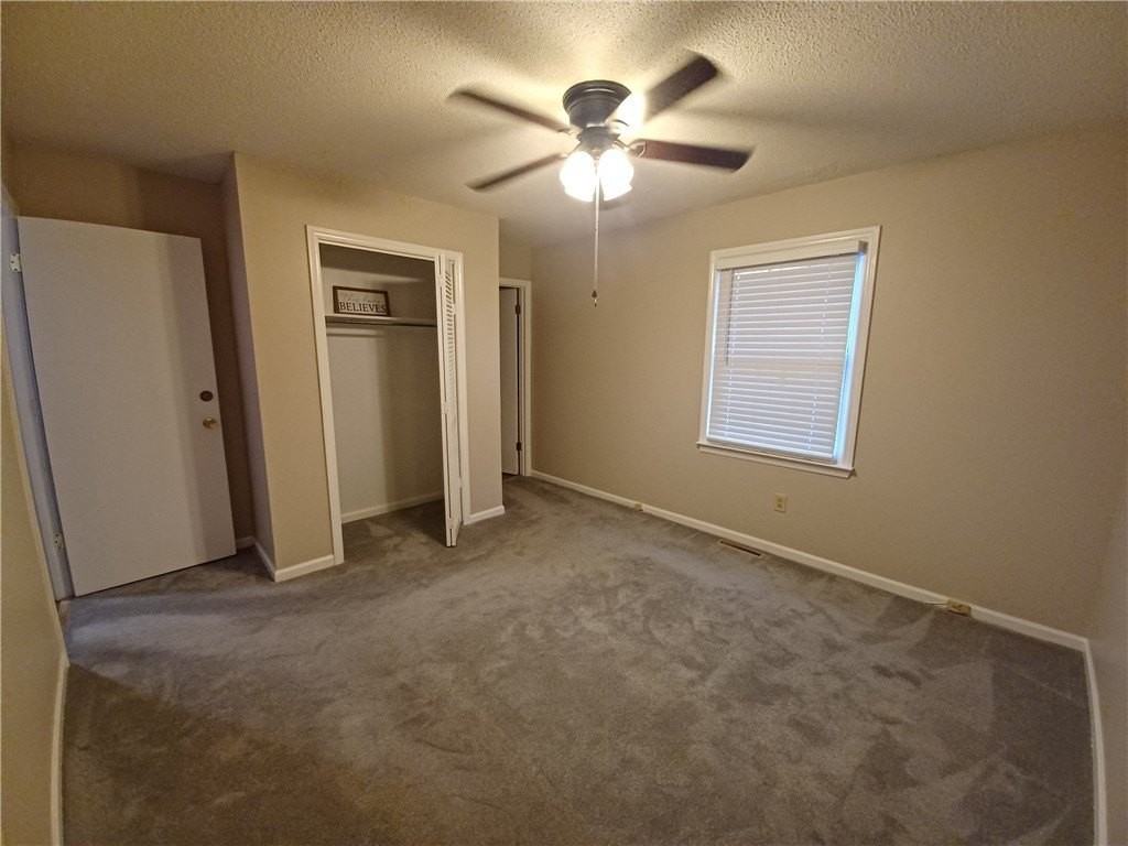 1251 S Oak St - Photo 6 of 20