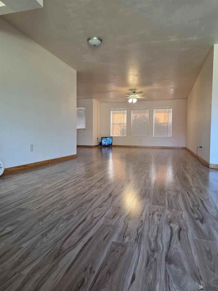 3134 W 30th St - Photo 3 of 14