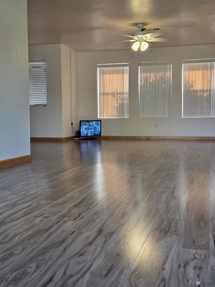 3134 W 30th St - Photo 4 of 14