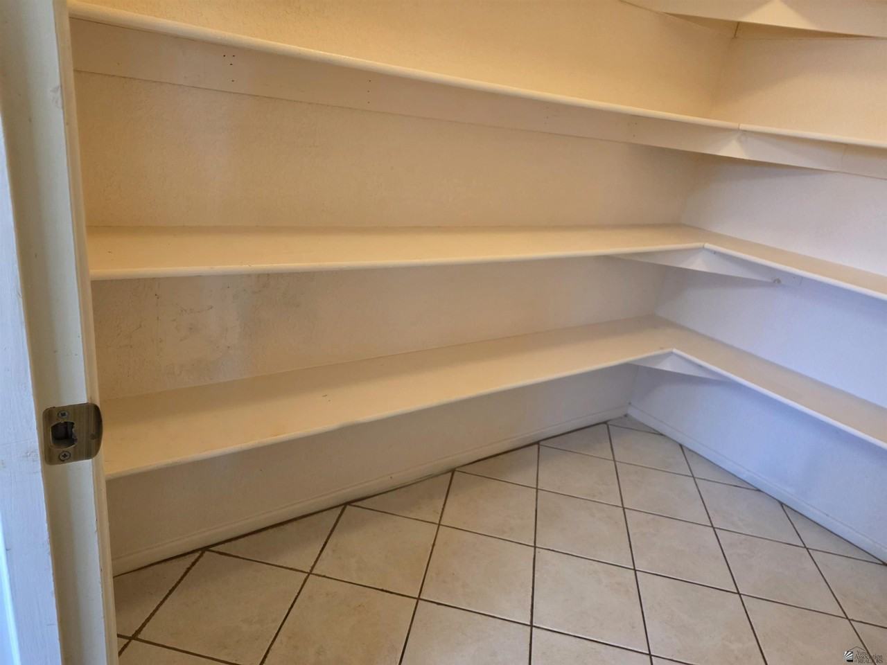 3134 W 30th St - Photo 7 of 14