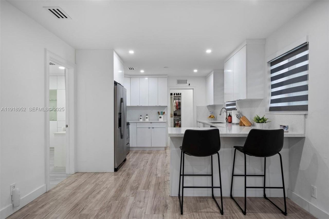 850 Sw 31st Ave - Photo 6 of 32