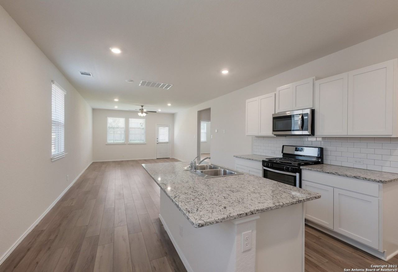 5610 James Trace Dr - Photo 3 of 18