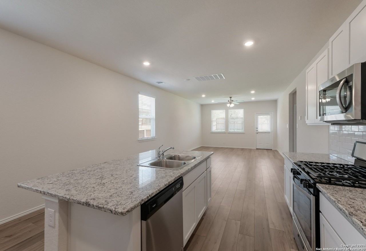 5610 James Trace Dr - Photo 4 of 18