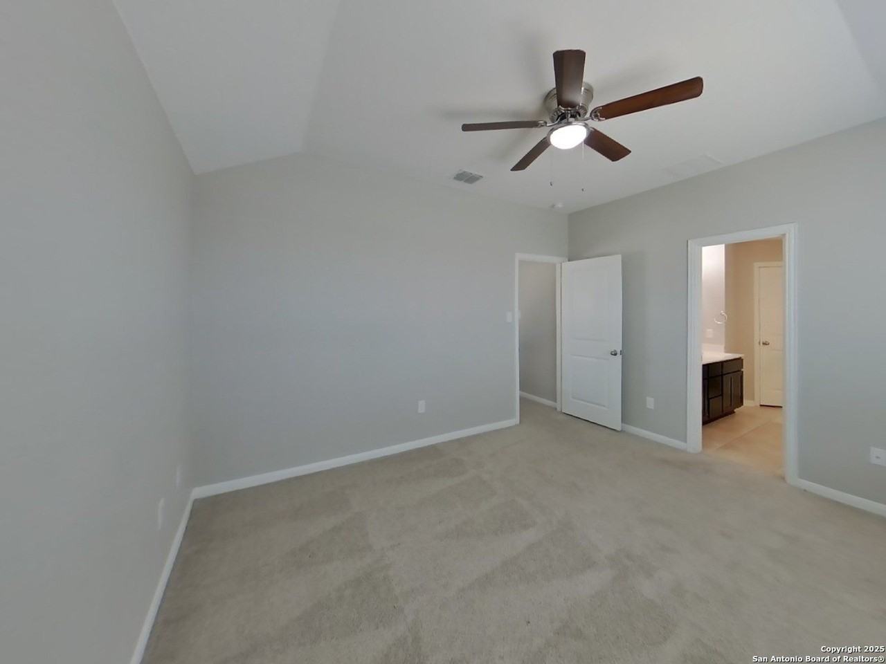 8906 Holland Park - Photo 6 of 15