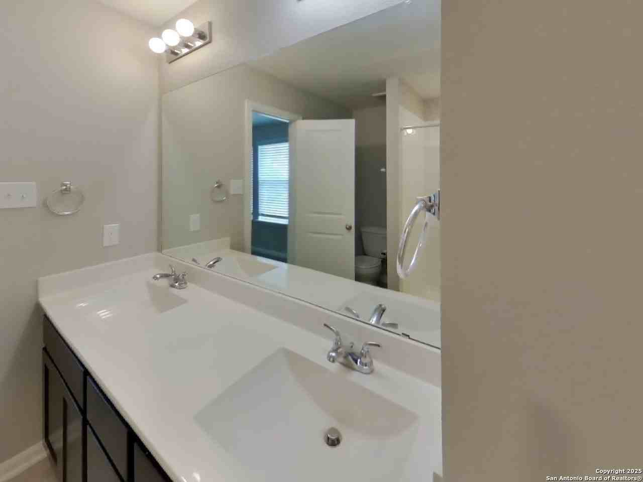 8906 Holland Park - Photo 7 of 15