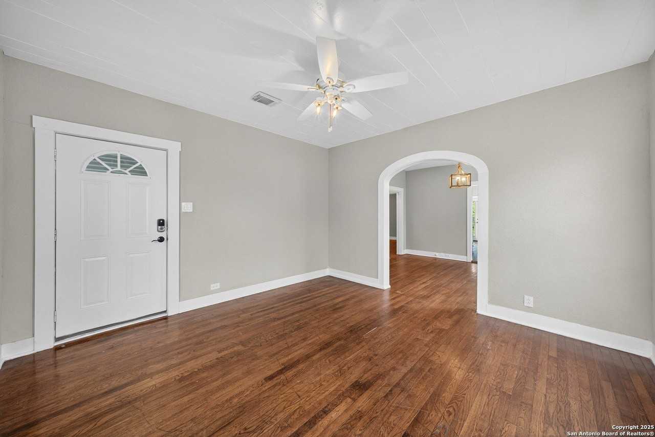 514 Hammond Avenue - Photo 4 of 26