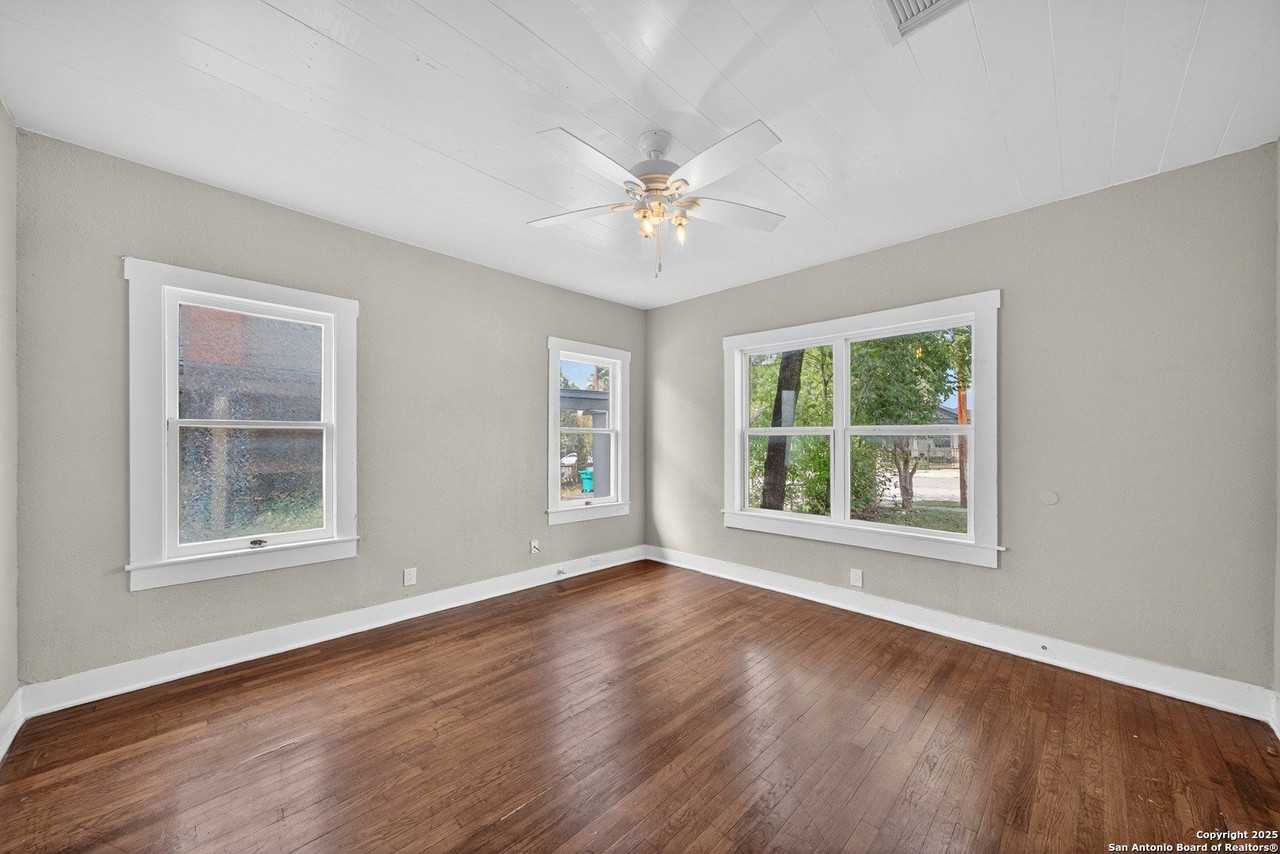 514 Hammond Avenue - Photo 7 of 26