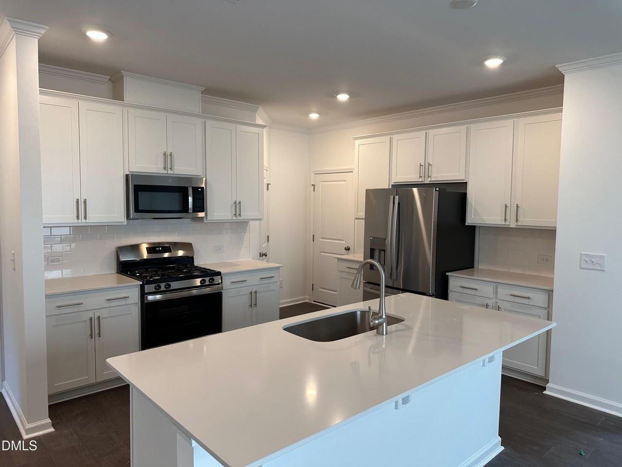 1033 Red Finch Way - Photo 3 of 24