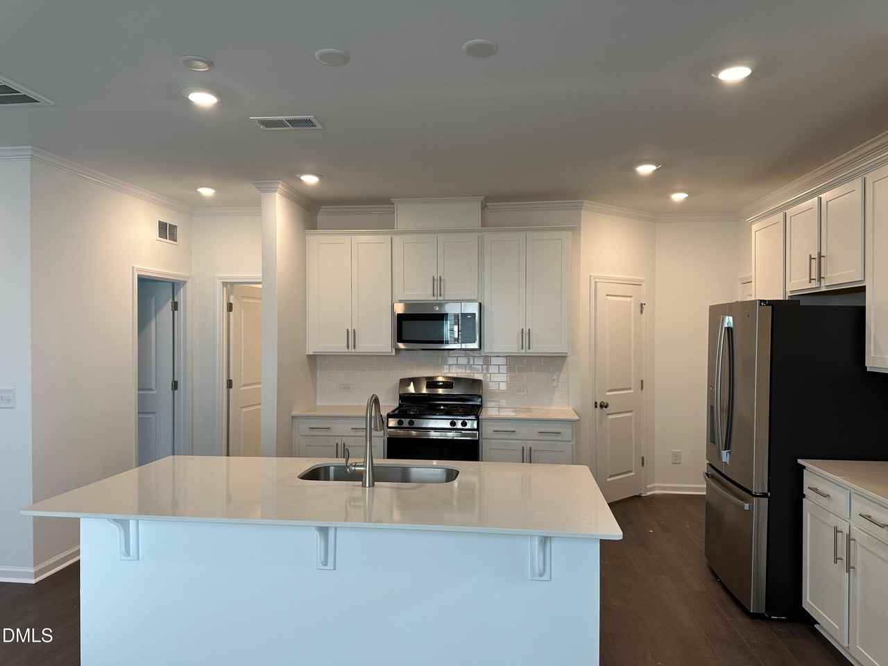 1033 Red Finch Way - Photo 4 of 24